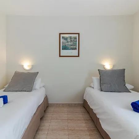 Flatguest Alisios شقة